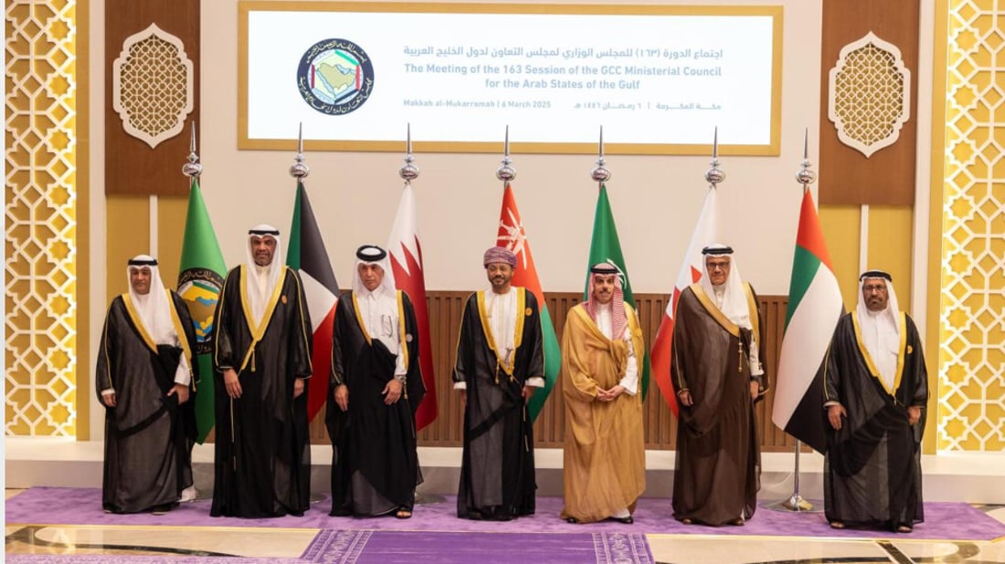 حكومات الخليج تجتمع أونلاين: ندرس الرد العسكري على إيران وحياة شعوبنا في خطر