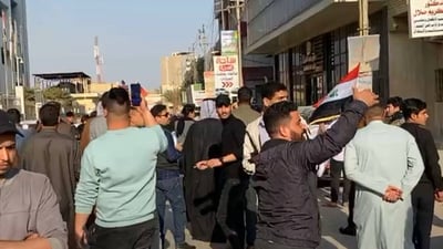 كربلائيون يتظاهرون أمام “مستشفى الحجّة الخيري”: يجب تسليمه للصحة