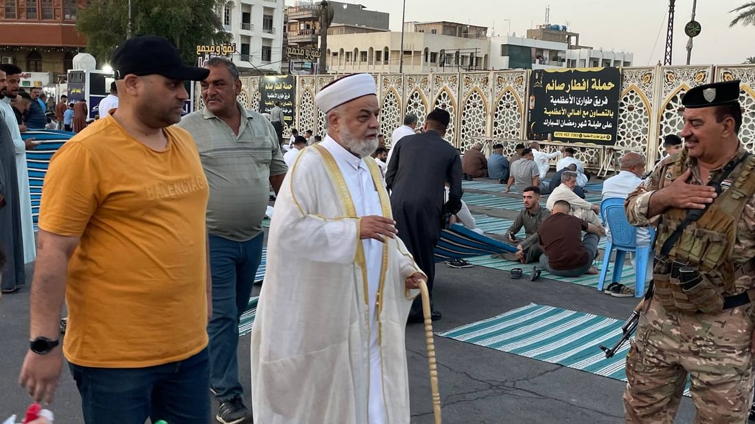 صور: حشود في أبو حنيفة لأداء صلاة العيد.. الطه يدعو لنصرة غزة