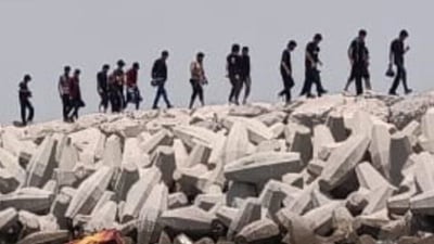 الاستخبارات تعتقل 23 باكستانياً تسللوا إلى ميناء الفاو الكبير