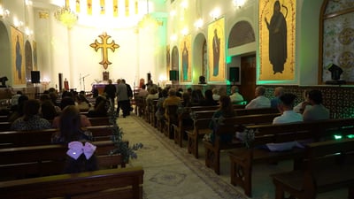 فيديو: مسيحيو البصرة ينشدون تراتيل “عيد الفصح” في كنيسة القلب الاقدس