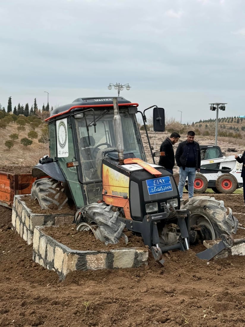 تراکتۆر و عارەبانەکەی پارکی هەواری شار کرایە سیمبول