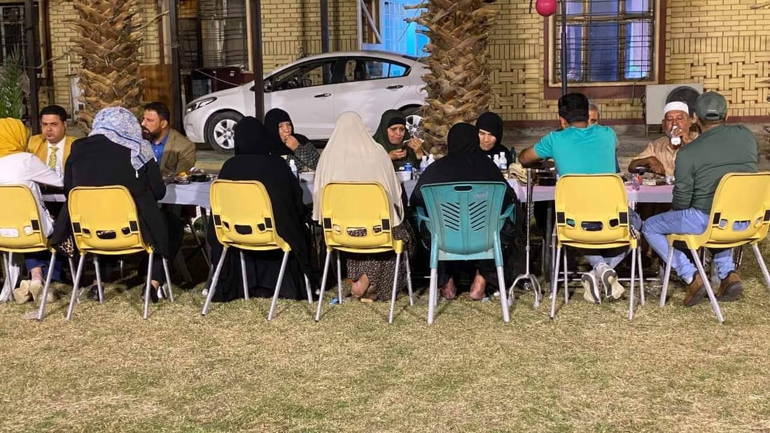 صور: تهاني العيد تصل مبكراً إلى دار المسنين في الكوت.. شعر وعزف للأيام الخوالي