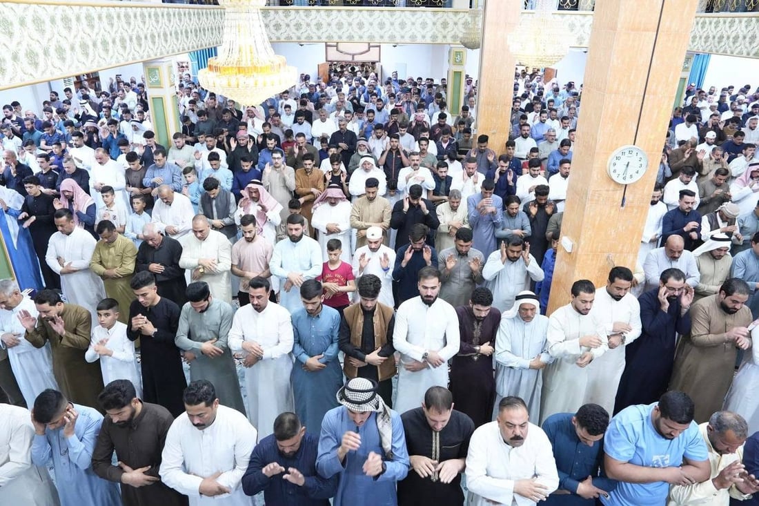 الوحيد الذي فتح بابه للمصلين في الأنبار.. صور من صلاة العيد بجامع الكرمة الكبير