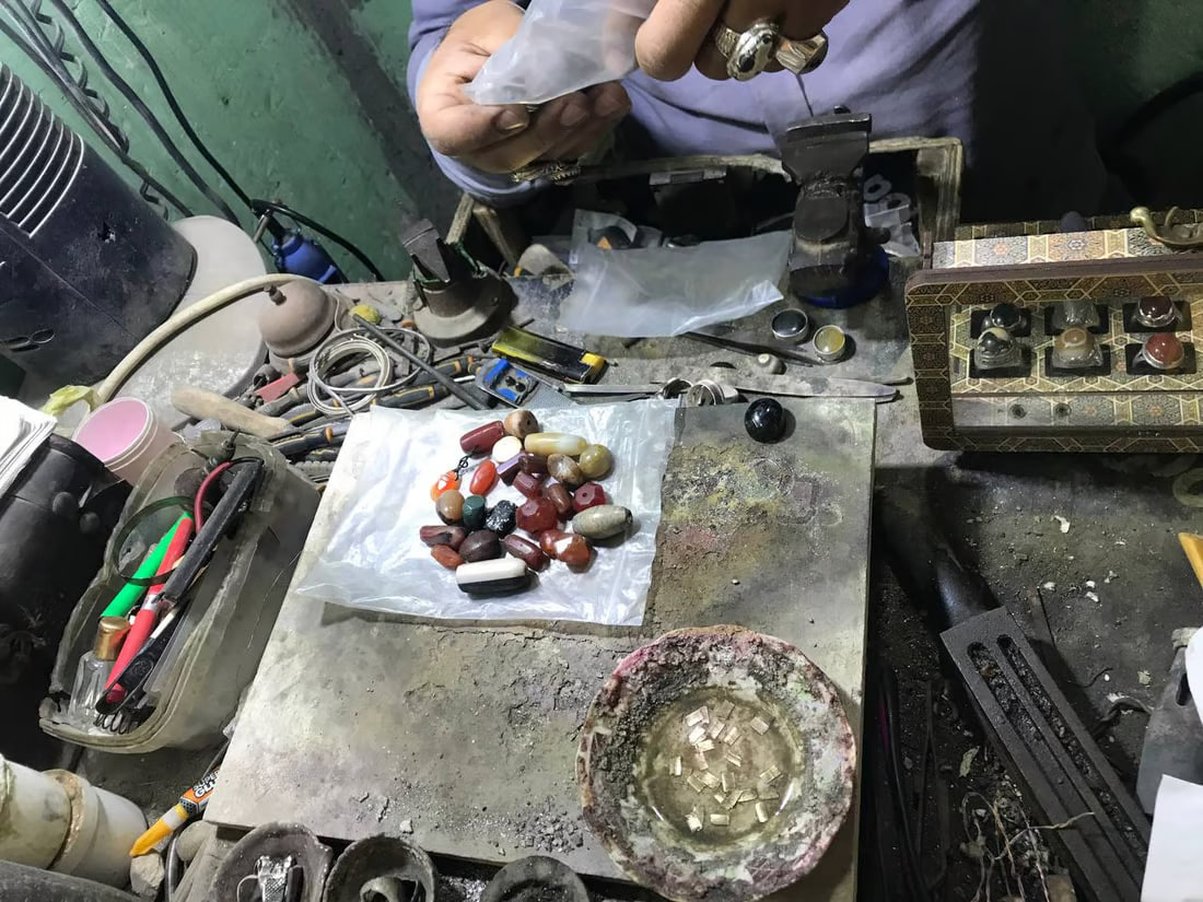 Gemstone sellers in Basra battle against fraudsters tarnishing their trade