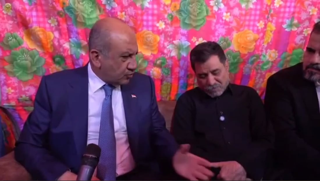 فيديو: وزير الدفاع يواسي عائلة طالب الكلية العسكرية ويعد بمحاسبة المقصرين