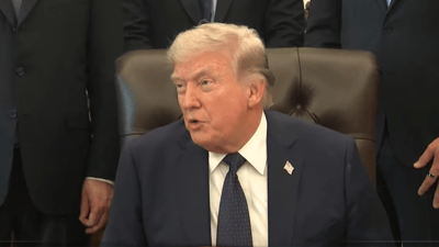 ترامب: قررنا منح طهران فرصة لحل صراعاتها الداخلية قبل المضي في المفاوضات