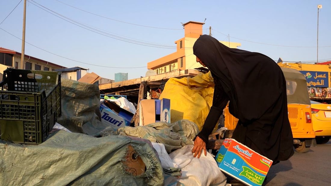 من يرضي “أم زعلان”؟.. مسنة في الكوت تعمل من الفجر إلى المغرب مقابل 5 آلاف دينار