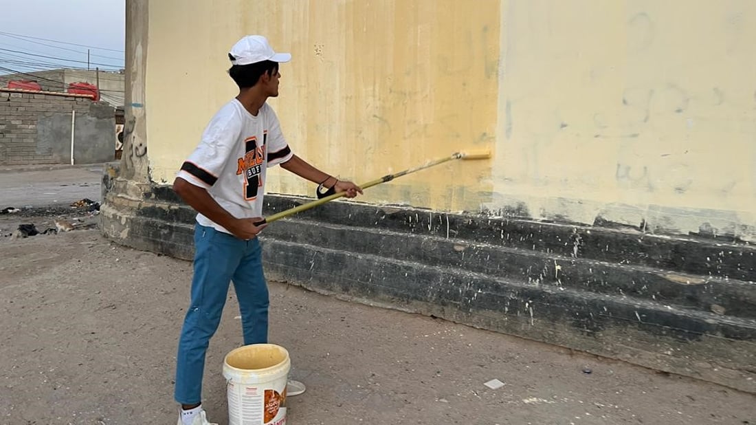 متطوعون عملوا بلا كلل واختاروا ألواناً جذابة.. مدارس الزبير أجمل الآن (صور)