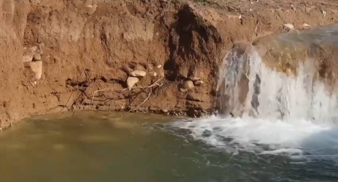 السيول الغزيرة شقّت نهراً وكشفت القبور القديمة شمالي دهوك (فيديو)