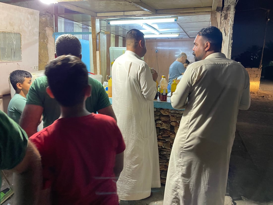 صور: خذ “لفة” فلافل من يد قتيبة في “دوميز” وجرّب خلطة الهند والبصرة في كركوك!