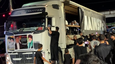 فيديو: شاحنات الصدريين تنقل الزوار الإيرانيين من الحدود إلى جديدة الشط