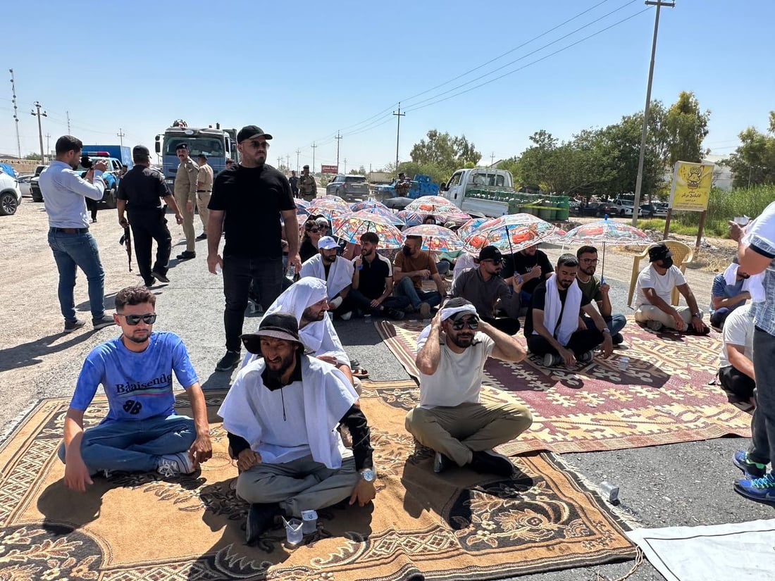 قطع طريق كلار – بغداد.. خريجو جامعة كلار يواصلون احتجاجهم (صور)