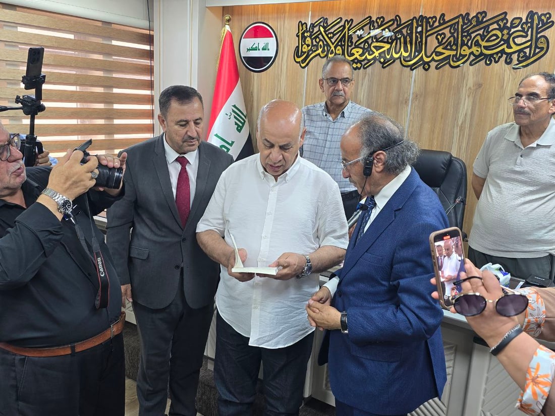 شاعر موصلي فقد عائلته في فاجعة العبارة يصدر ديواناً شعرياً بحضور وزير الثقافة