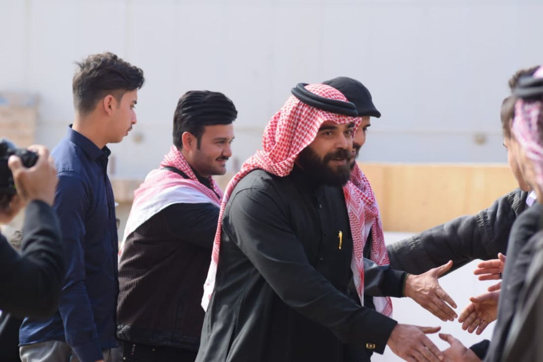 صور: فريق “خيمچي” يحط الرحال في حديثة ويشاهد مسرحية عن تآخي العراقيين