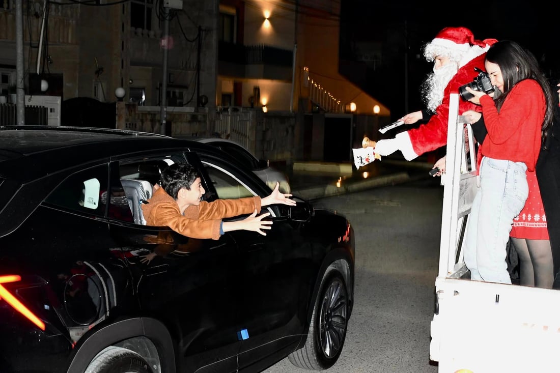 صور: بابا نؤيل يفاجئ الأطفال في عينكاوة