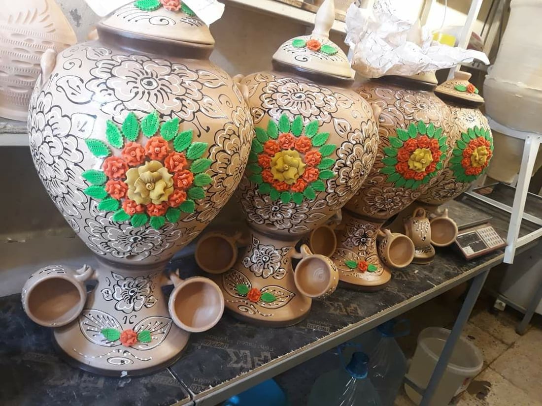 أبرد وأرخص وأنقى.. الكهرباء وحرارة الصيف يعودان بـ “الكوز” إلى منازل السماوة (صور)