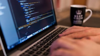 بلديات الأنبار تكرّم المبرمجين بكتاب شكر و6 أشهر أقدمية