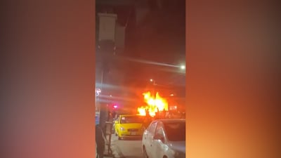 فيديو: النيران تلتهم محلاً لبيع الزيوت والبنزين في أيمن الموصل