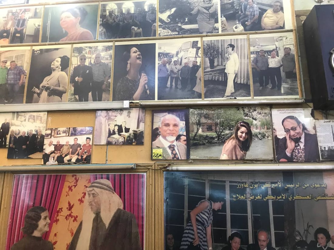 صور من “أسطورة” الشورجة.. أعرق مقاهي بغداد وملتقى الفنانين منذ السبعينات