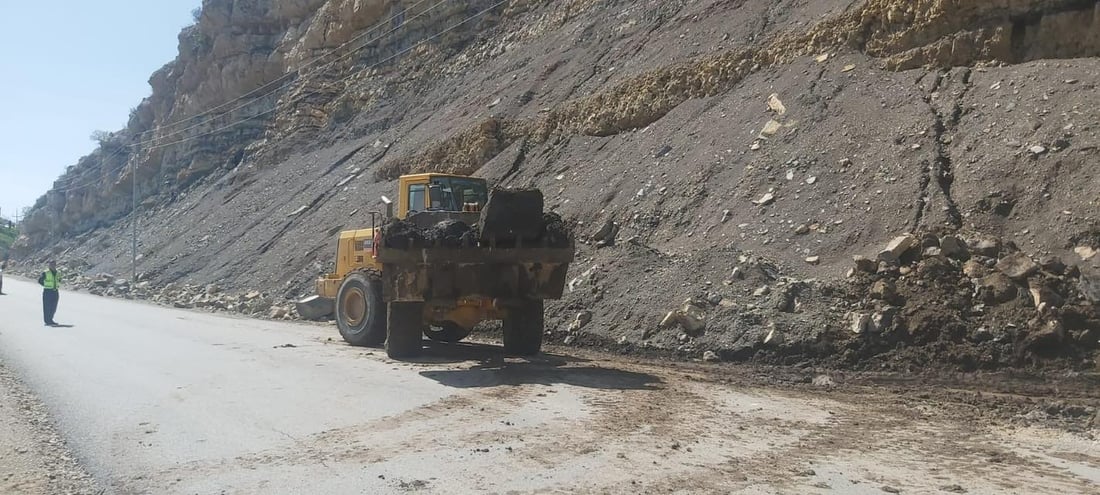 رێگای بەشێکی ناحیە و گوندەکان لە پاشماوەی باران و لافاو پاککرانەوە