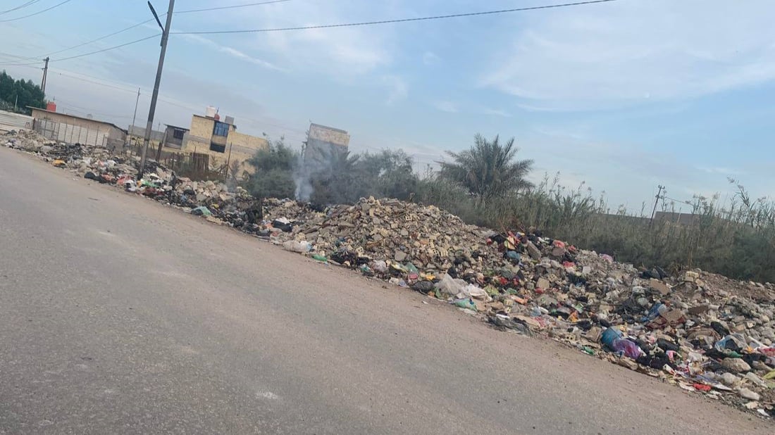 النفايات تحاصر “شمر” في هور رجب.. أمانة بغداد في طريقها لإنقاذ الموقف (صور)