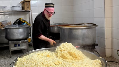 لە مزگەوتی گەورەی سلێمانی خواردنی نزیکەی 10 هەزار کەس ئامادە کراوە