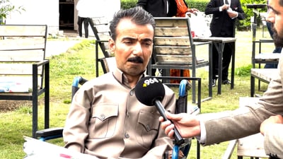 خاوەن پێداویستی تایبەتە و دوای چەندین ساڵ خوێندن تەواو دەکات