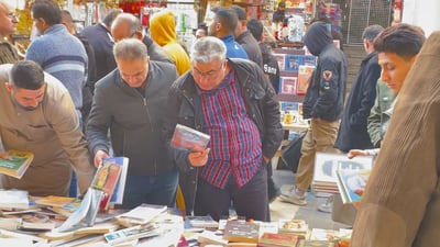 بصراوي غاضب في المتنبي: من قال لكم أننا طيبون؟