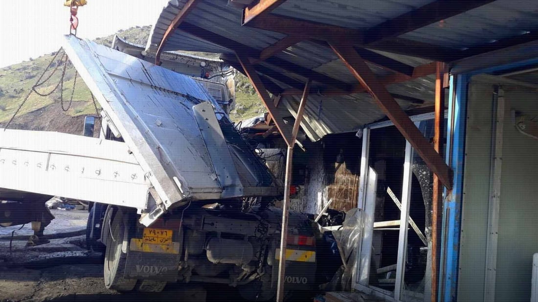 لەرێگای هامڵتۆن بارهەڵگرێک خۆى بەناو ژمارەیەک دووکاندا کرد