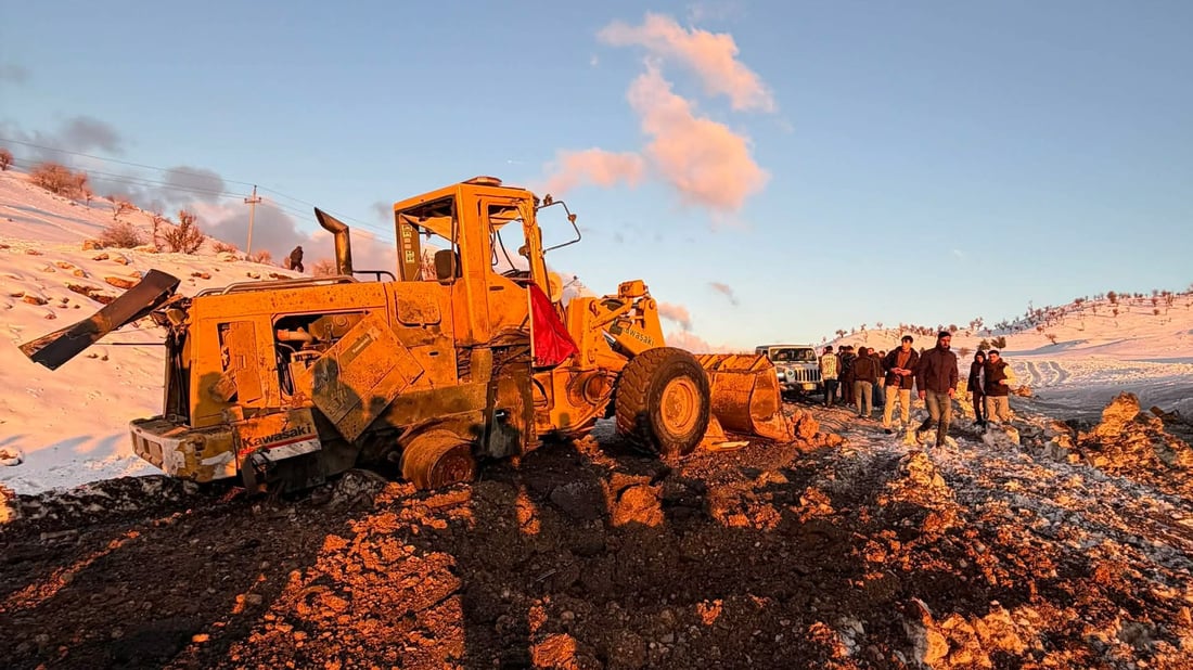 لە کاتی رامالینی بەفر شۆفڵێک دەکەوێتە سەر تەقەمەنی و بریندار هەیە