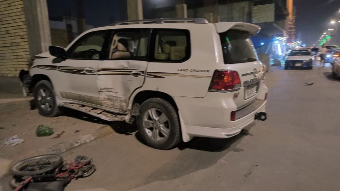 سائق “دلفري” يصطدم بـ”جكسارة” ويفقد حياته وسط الحلة (صور)