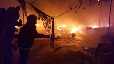 الدفاع المدني يعلن السيطرة على حريق حقل الرميلة غربي البصرة
