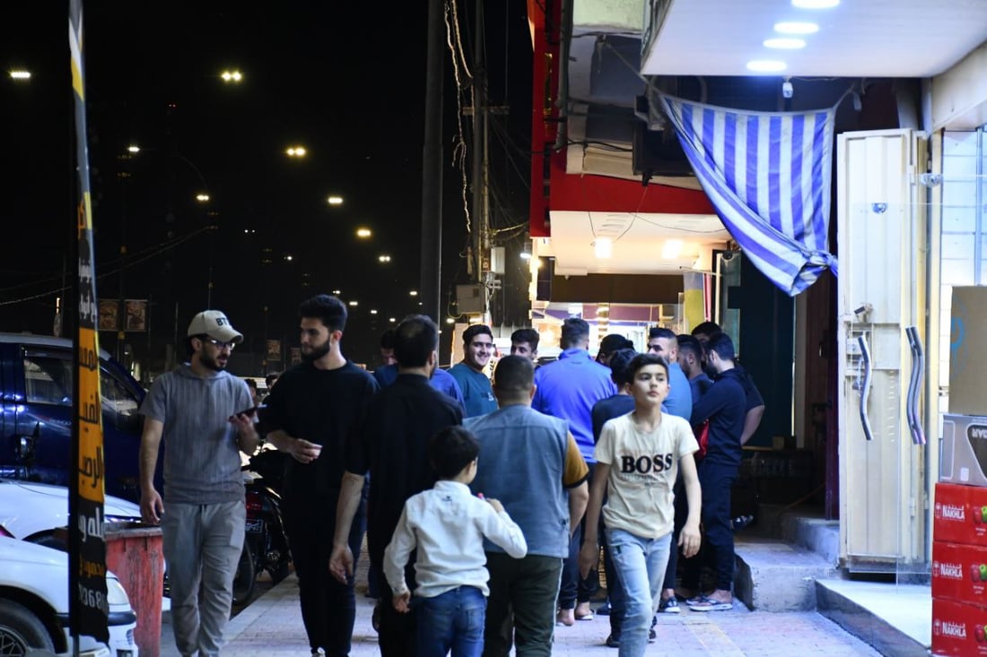 صور: الشرطة تنتشر في مدينة القائم.. أسواق مزدحمة حتى منتصف الليل أواخر رمضان