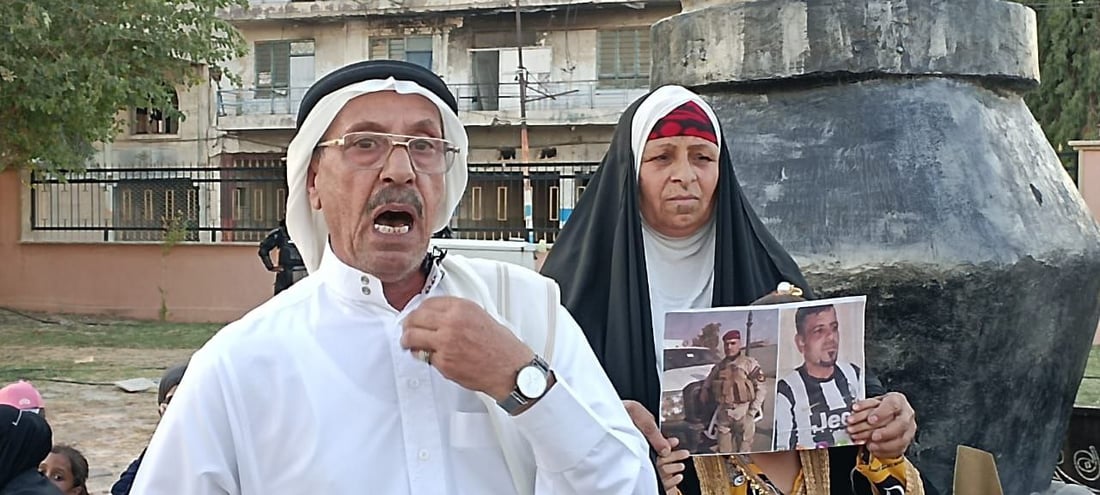 ما ننساهم شوكت ترجعوهم.. موصليات بثياب سوداء يبحثن عن أبناء اعتقلوا ولم يعودوا (صور)