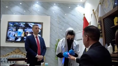 مدير شؤون المخدرات أول المتقدمين.. منتسبو الداخلية يخضعون لفحص التعاطي (فيديو)