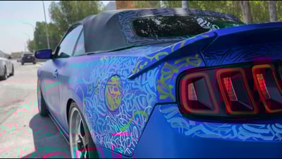 فيديو: البصرة مجنونة بفورد موستانغ.. على جسدها نقش عربي بدل الإنكليزي