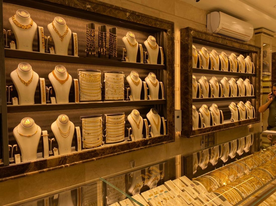 عقب قرار الفدرالي.. الذهب يغلق منخفضاً ويزيد من خسائره