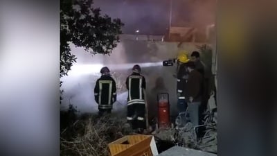 البصرة.. اندلاع حريق في المركز الصحي بقضاء الدير (فيديو)