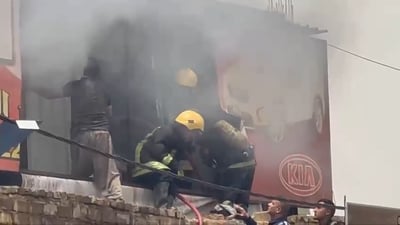 10 فرق إطفاء شاركت في إخماد حريق الحي الصناعي وسط النجف (فيديو)