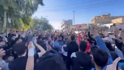 العسكر يشاركون أهل ديالى فرحة التأهل إلى كأس العالم (فيديو)