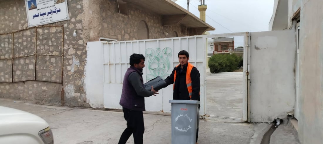 لە مه‌خمور ده‌ست به‌دابه‌شكردنى سه‌دان حاویه‌ و كیسی پلاستیك كرا