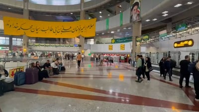 فيديو: عراقيون عالقون في إيران وأجور النقل تقفز إلى 500 دولار بين قم ومشهد
