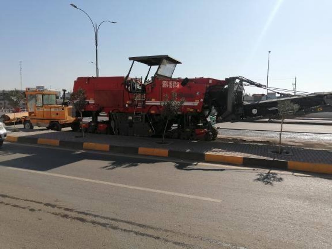 بلدية الموصل تجبر مقاولاً على إعادة تبليط شارع كوكجلي بعد ظهور تخسفات
