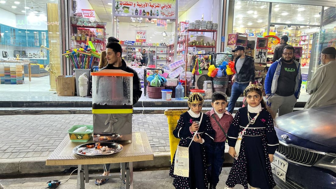 صور: أطفال البصرة ينسخون طقوس “ماجينا وگرگيعان” في ذكرى ولادة المهدي