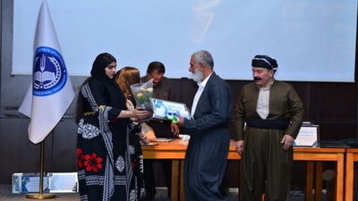 ئەمەش دیارییەکی جیاواز؛ 96 گوڵ بۆ 96 مامۆستا و فەرمانبەر