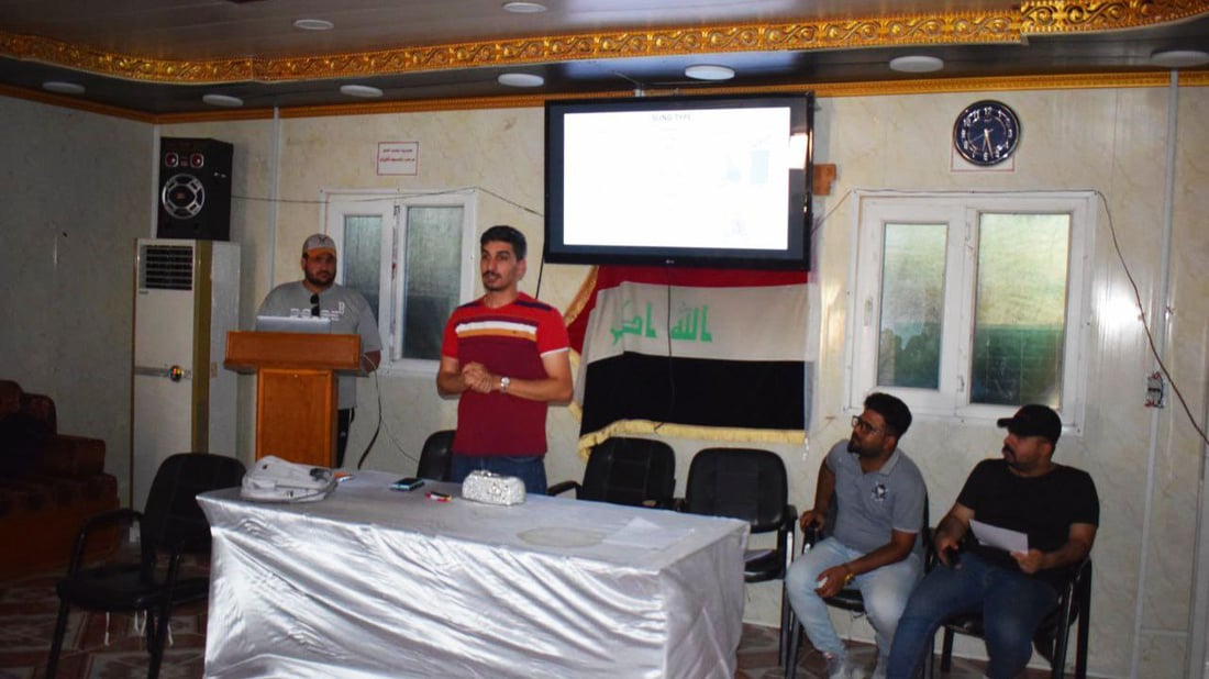 وظيفة بـ700 دولار لشباب الفاو.. قهر البحر بالسلاسل والحبال لنقل مواد الميناء الكبير (صور)