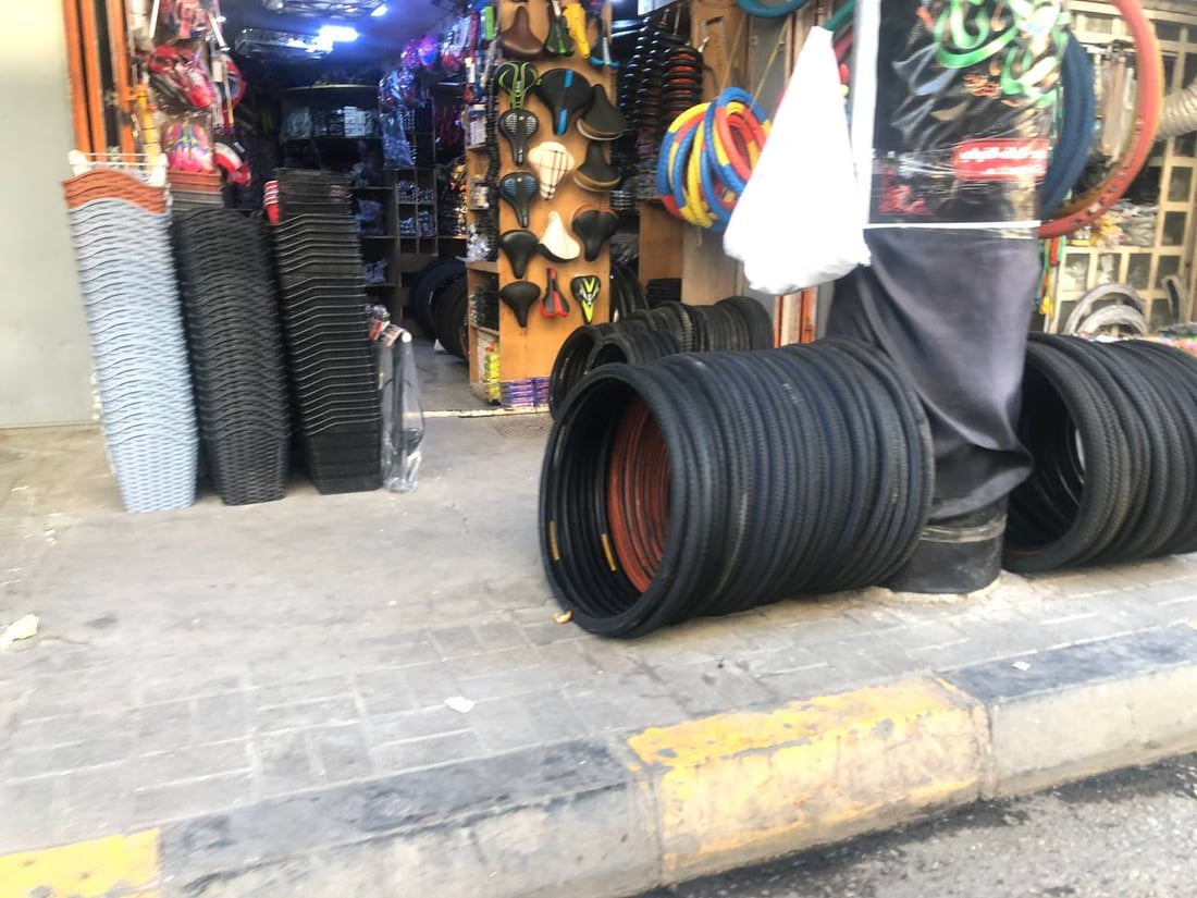 صور من سوق البايسكلات في الكفاح.. “صفنات” بسبب “عروض أهل التكتك”