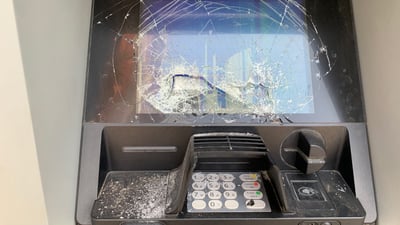 ئامێرێکى راکێشانى پارە شکێندرا