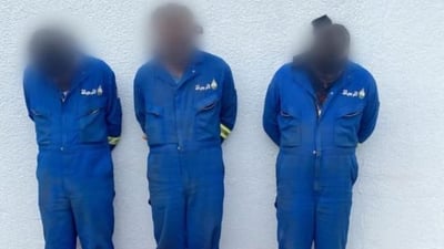 ضبط لصوص يرتدون زي عمال كهرباء خلال سرقة كابلات في حقل الرميلة (صور)